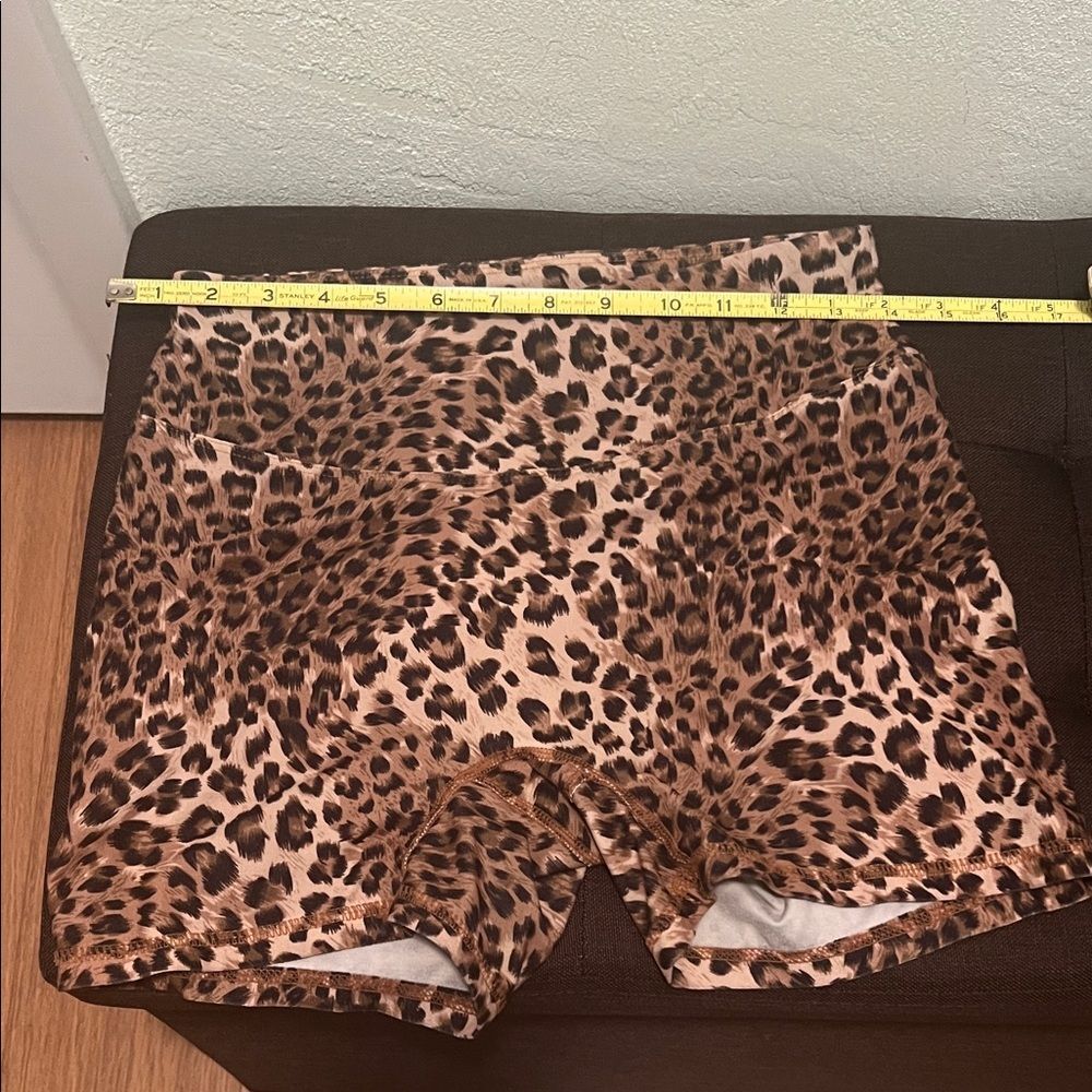 #1299+Leopard Print Women's Shorts - Picture 3 of 4